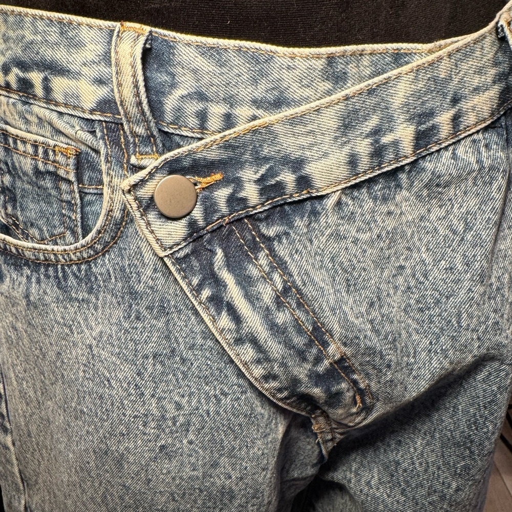 Asymmetrical Jeans - Picture 4 of 5